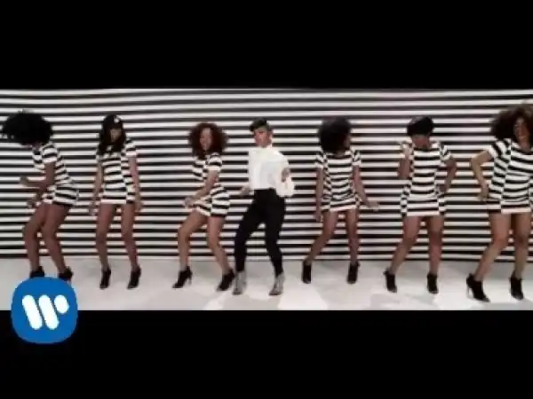 Video: Janelle Monae Ft Erykah Badu - Q.U.E.E.N.